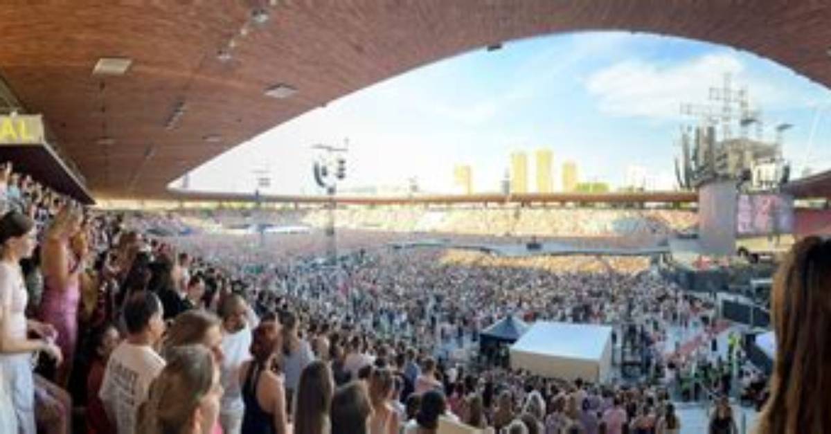 50 000 Fans in the Plaza Visualizing K Pop S Unprecedented