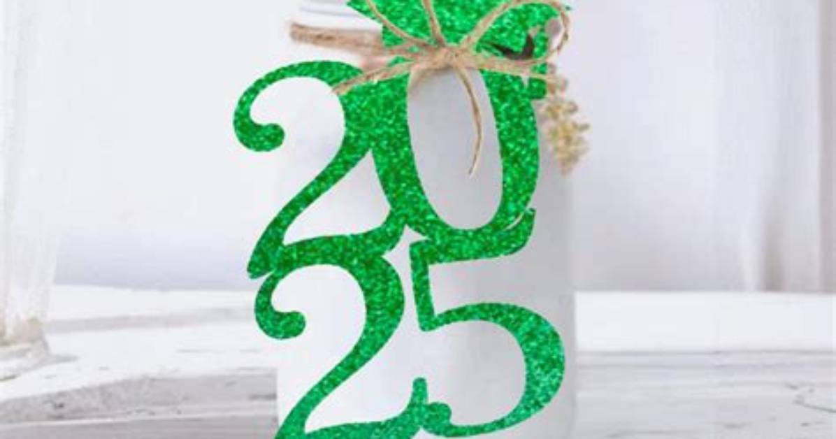 Forget Gaudy Green Glitter 2026 S Chicest St Patrick S Day Nails Redefine