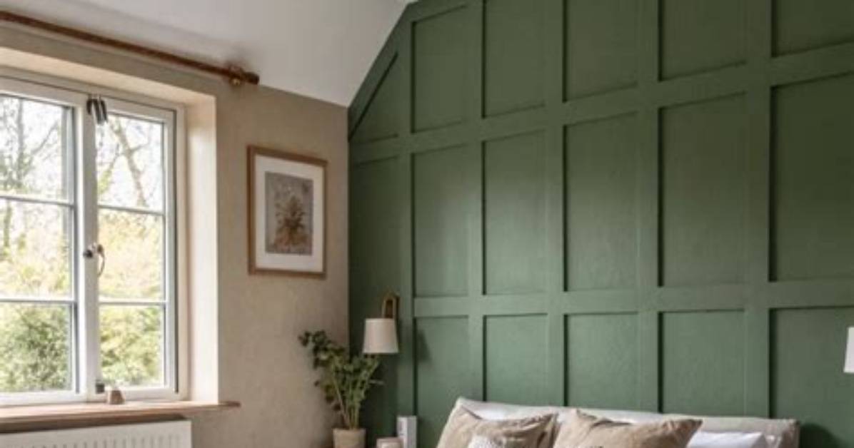 The Evolution of Green Bedroom Walls from Royal Heritage To
