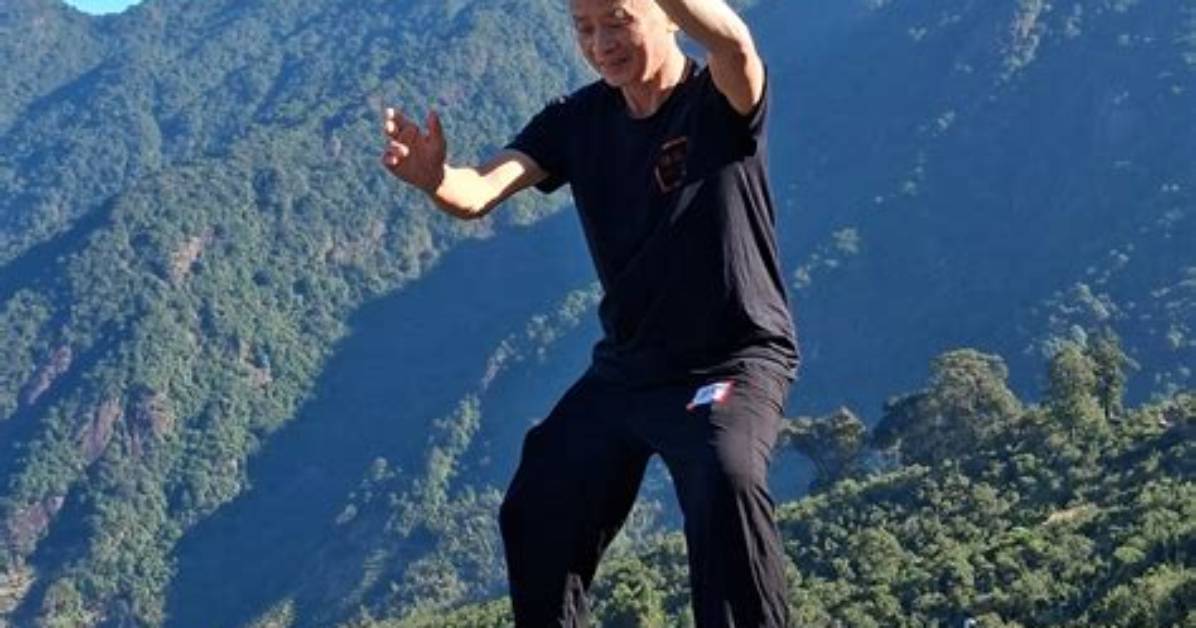 Tong Qi Ming Ren Zhanno Wu Tai Atami Shi Ting No Ge Shitoha Li Shito Yun Tongno Zheng Tiwo Che Di Jie