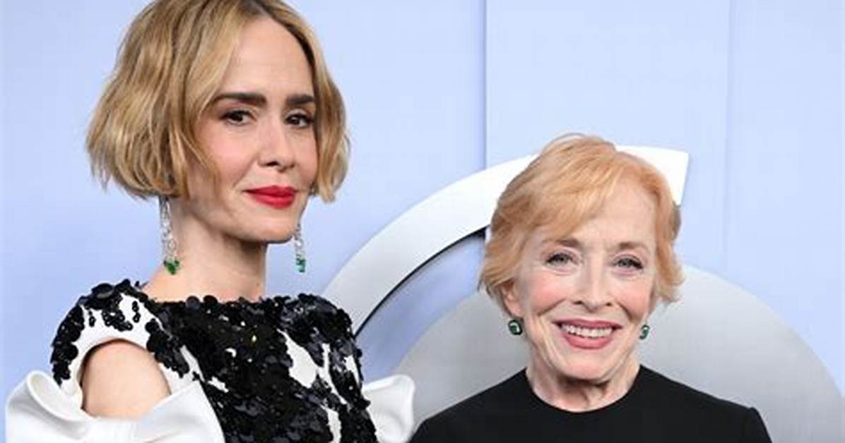 Who Is Sarah Paulson S Partner Fact Checking Marriage Labels Age Gaps And